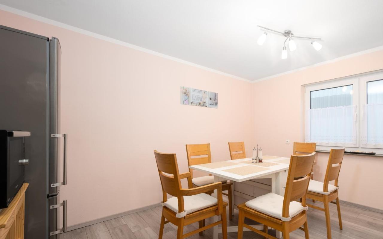 Familienfreundliche 3-Zimmer-Ferienwohnung Saal an der Donau Exterior photo